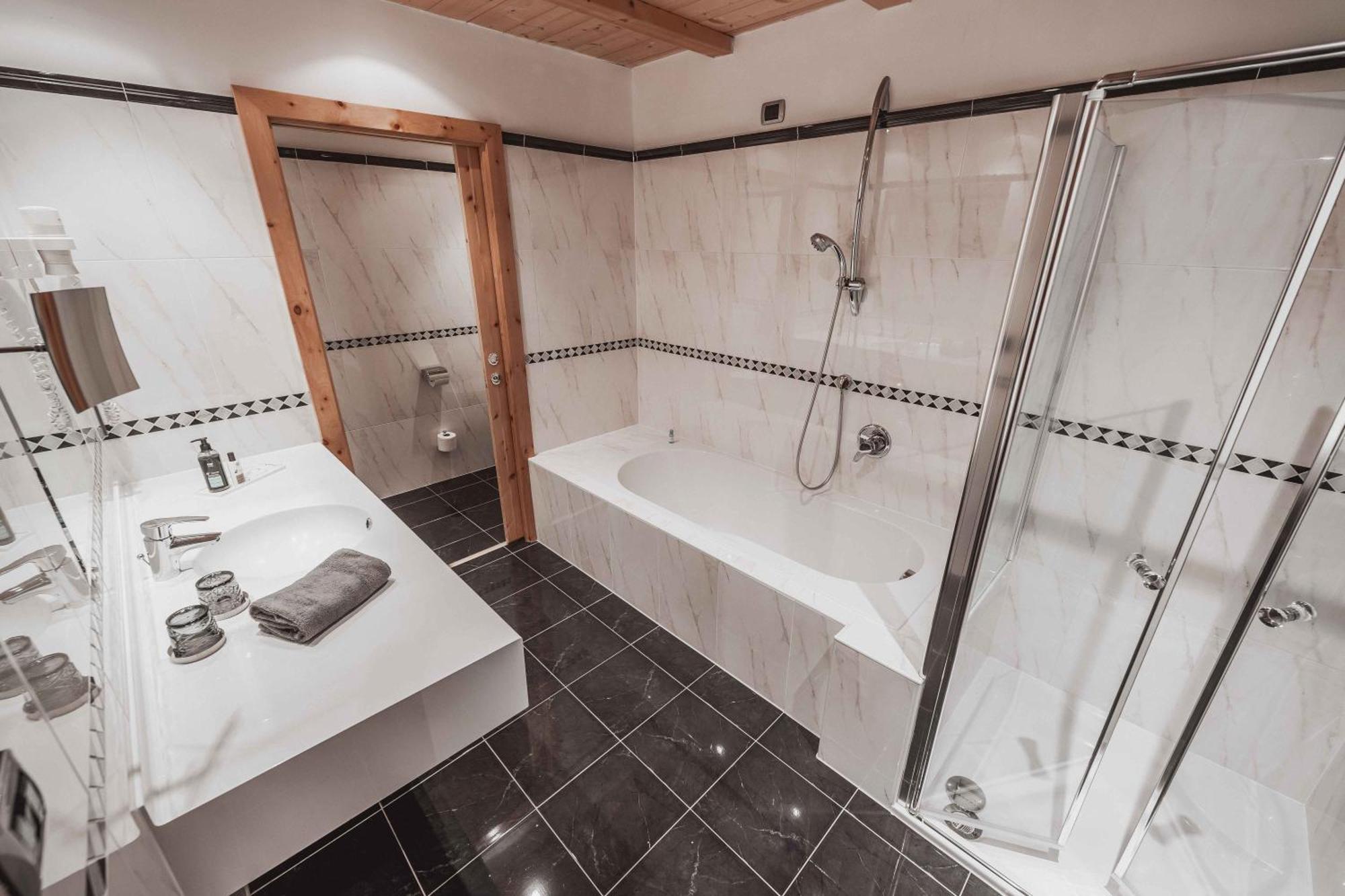Hotel Continental Dolomites Selva di Val Gardena Ngoại thất bức ảnh