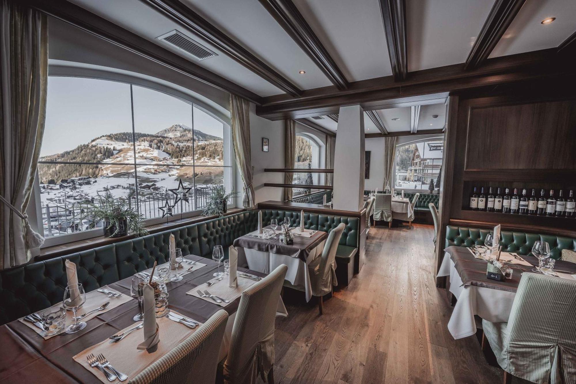 Hotel Continental Dolomites Selva di Val Gardena Ngoại thất bức ảnh